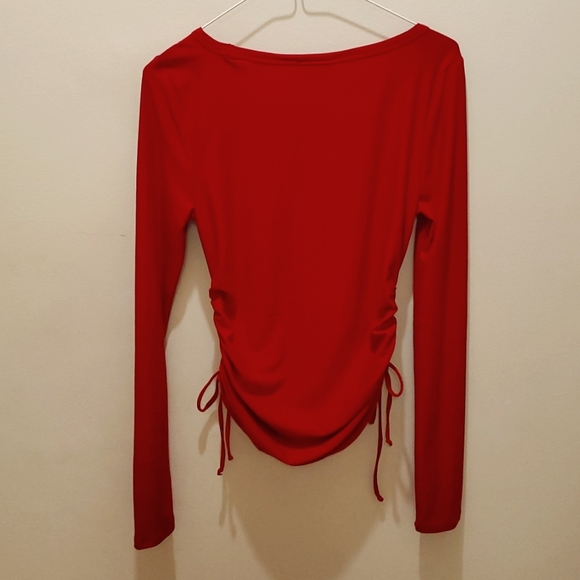 Long sleeved form fitting tee - Picture 2 of 3